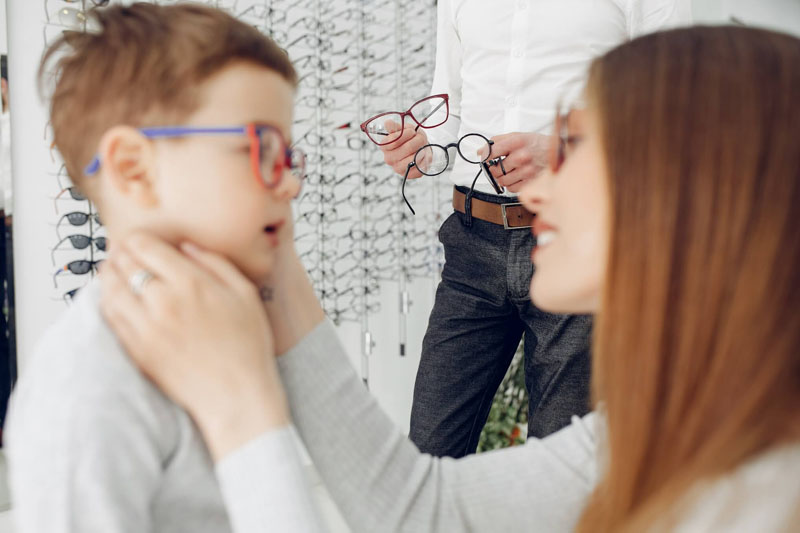 Signs of Vision Problems in Children That Parents Should Watch For